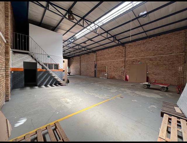 301M² WAREHOUSE TO LET IN LASER PARK